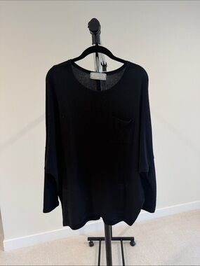 Sinuous Black Lightweight Knit Pocket Sweater